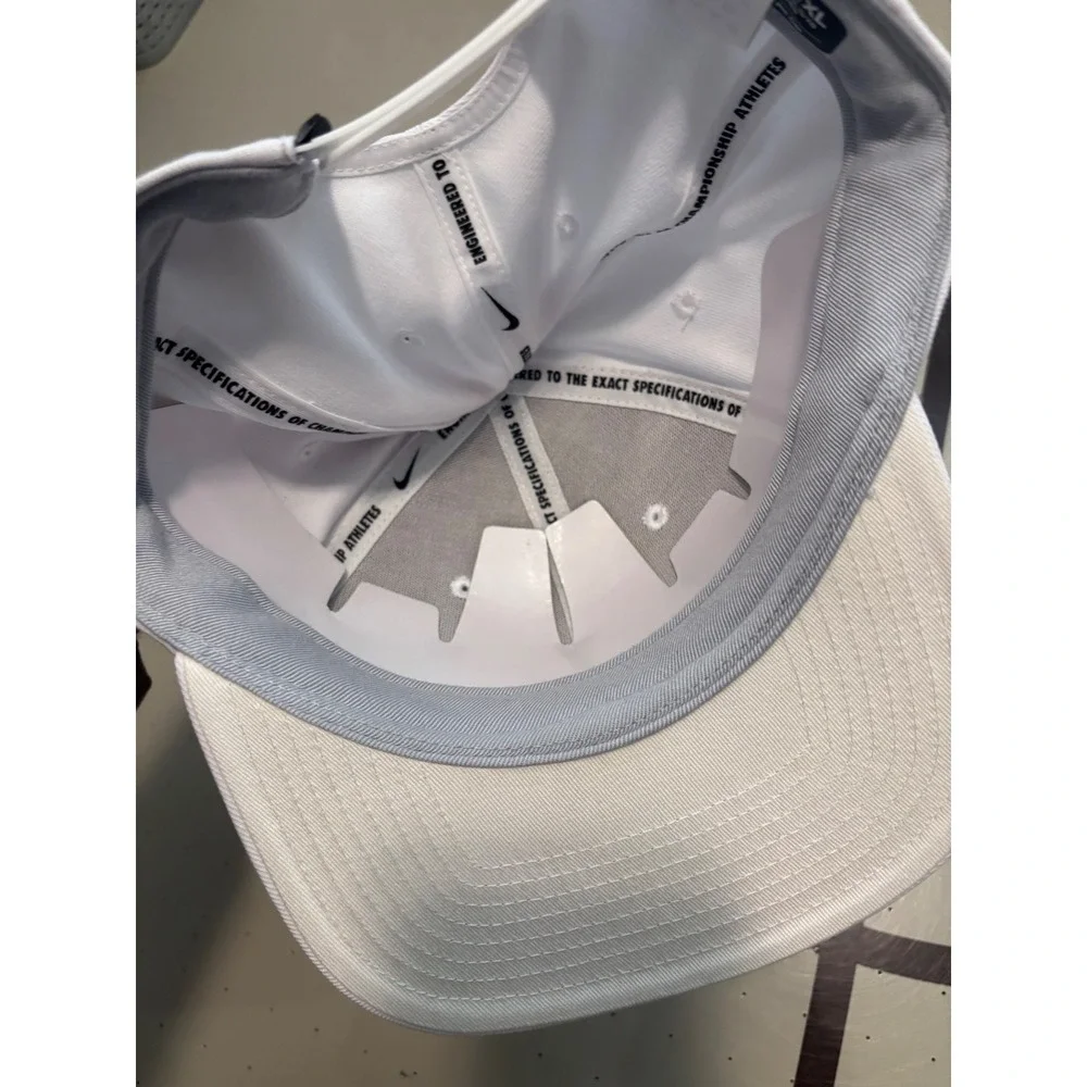 Nike Pro Cap Dri-FIT Flat Brim Snapback Hat White Black FB5380-100 L/XL